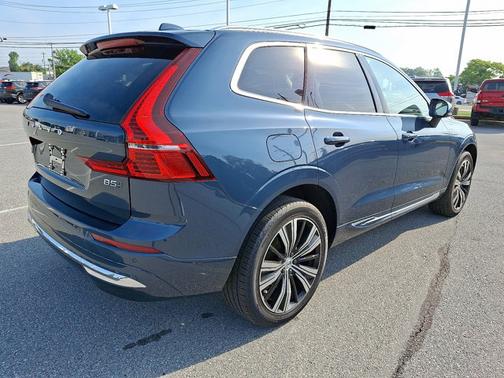2023 Volvo XC60 Plus Bright Theme