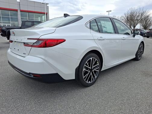 Wind Chill Pearl 2026 Toyota Camry XLE