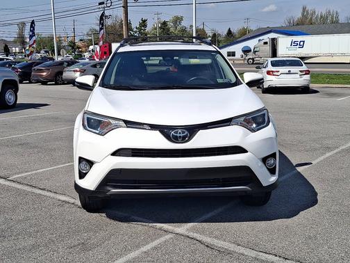 SUPER WHITE 2018 Toyota RAV4 XLE