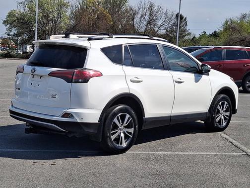 SUPER WHITE 2018 Toyota RAV4 XLE