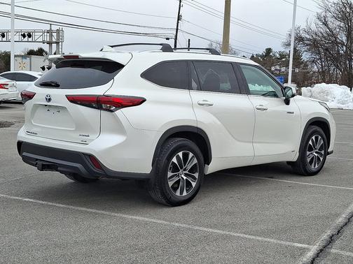 2020 Toyota Highlander Hybrid XLE