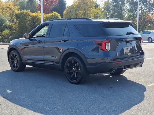 STONE BLUE METALL 2023 Ford Explorer ST-Line