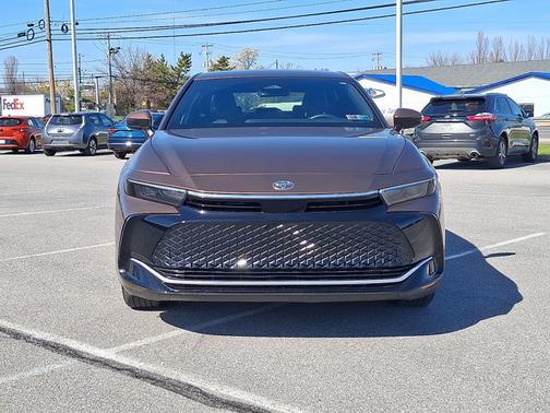 BRONZE AGE 2025 Toyota Crown XLE