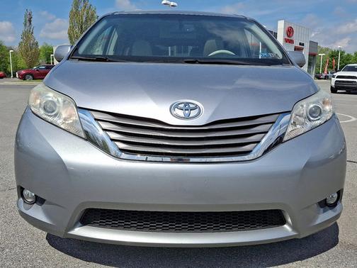 2012 Toyota Sienna XLE