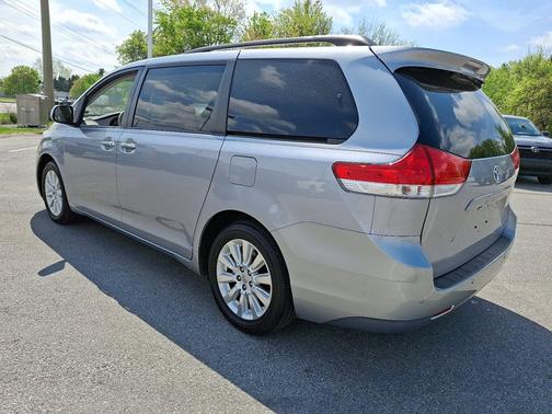 2012 Toyota Sienna XLE