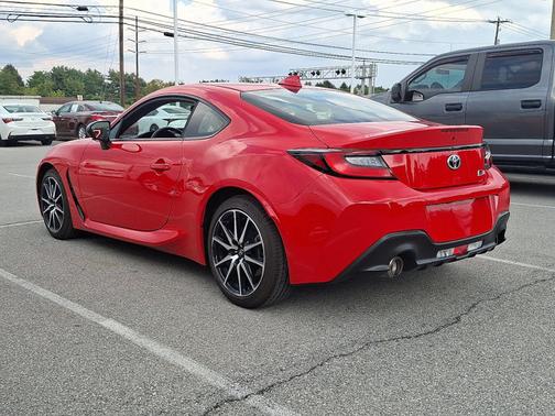TRACK BRED 2022 Toyota GR86 2DR CPE MT