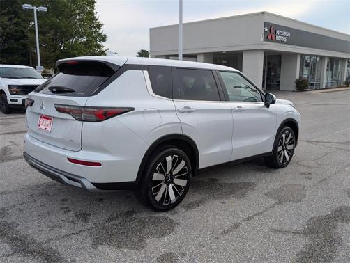 2025 Mitsubishi Outlander SE