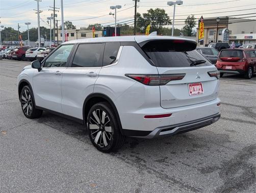 2025 Mitsubishi Outlander SE