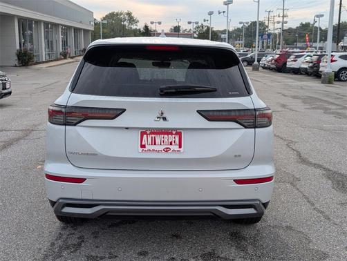 2025 Mitsubishi Outlander SE
