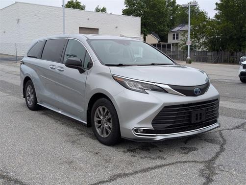 2021 Toyota Sienna XLE