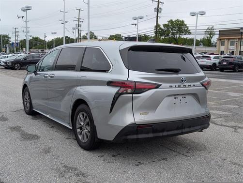 2021 Toyota Sienna XLE