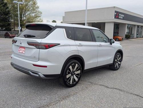 2025 Mitsubishi Outlander SE