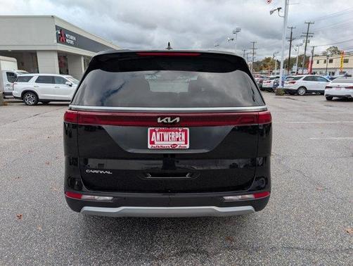 2024 Kia Carnival LX