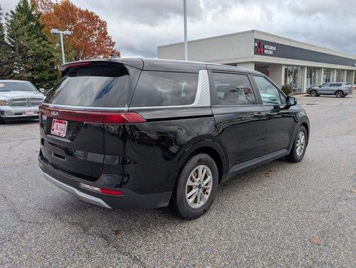 2024 Kia Carnival LX