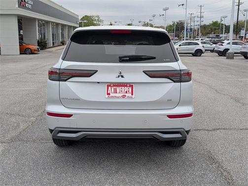 2025 Mitsubishi Outlander SE