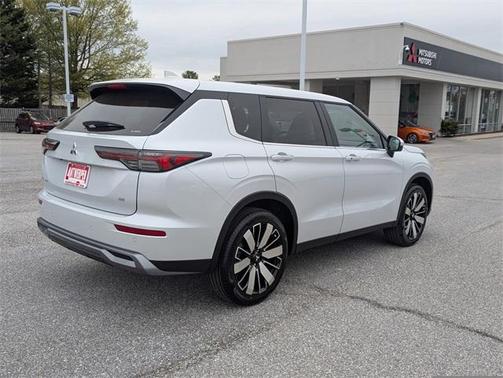 2025 Mitsubishi Outlander SE