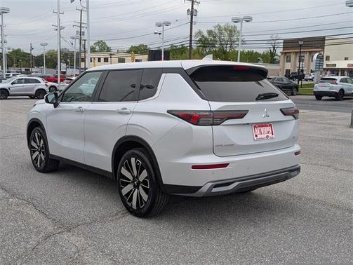 2025 Mitsubishi Outlander SE