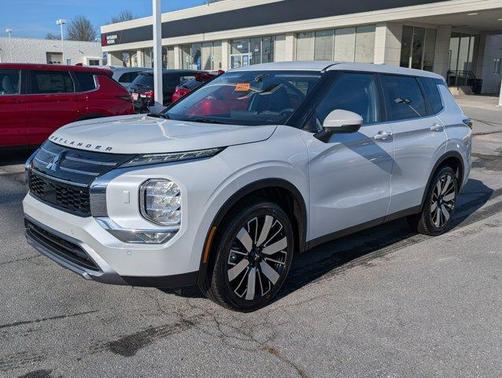 2026 Mitsubishi Outlander SE