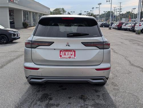 2025 Mitsubishi Outlander SE