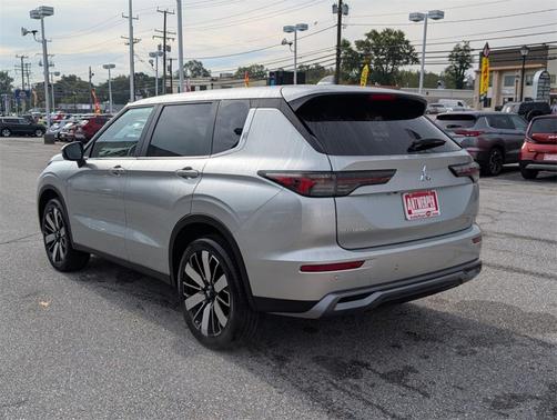 2025 Mitsubishi Outlander SE