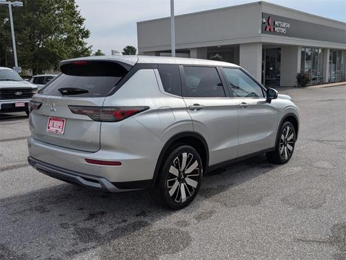 2025 Mitsubishi Outlander SE