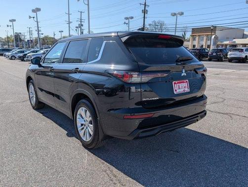 2025 Mitsubishi Outlander ES