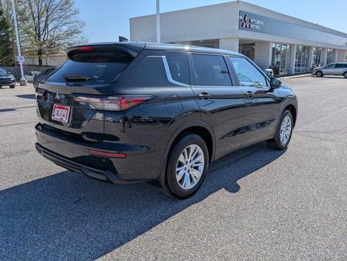 2025 Mitsubishi Outlander ES