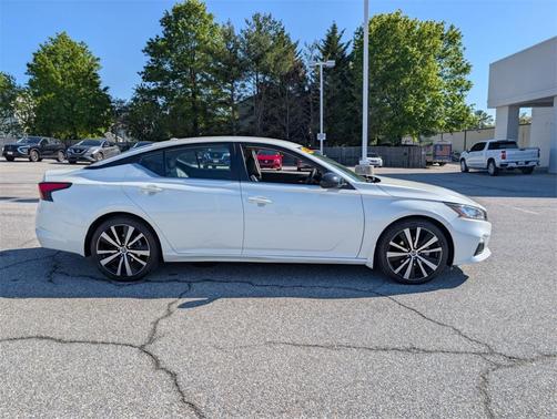 2022 Nissan Altima 2.5 SR