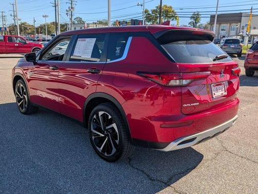2023 Mitsubishi Outlander PHEV SE