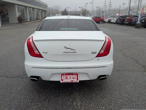 2015 Jaguar XJ Base