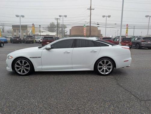 2015 Jaguar XJ Base