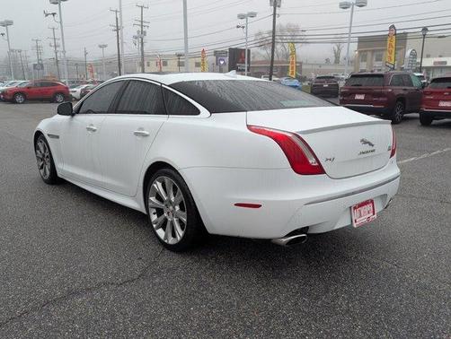 2015 Jaguar XJ Base