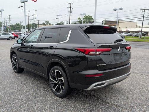 2023 Mitsubishi Outlander SE