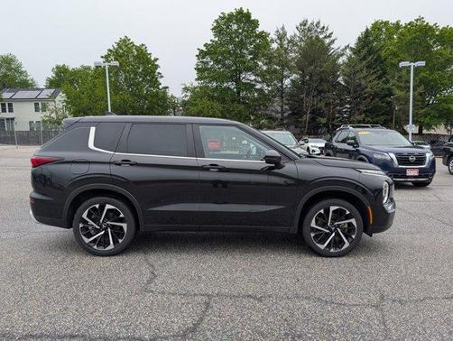 2023 Mitsubishi Outlander SE