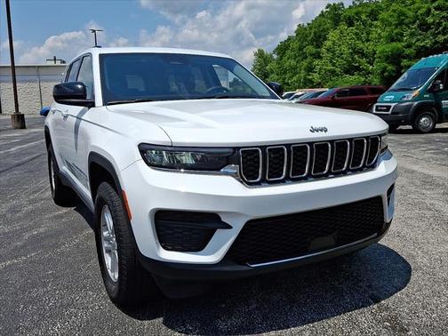 2023 Jeep Grand Cherokee Laredo 4x4