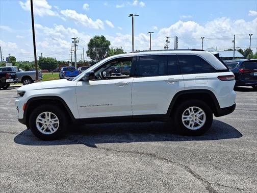 2023 Jeep Grand Cherokee Laredo 4x4