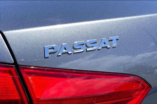 Platinum Gray Metallic 2014 Volkswagen Passat 2.5L SE