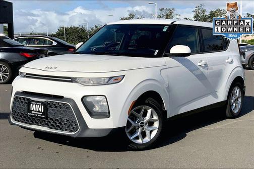 Snow White Pearl 2022 Kia Soul LX