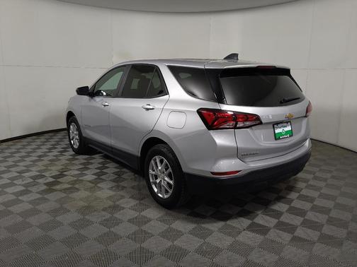 Silver Ice Metallic 2022 Chevrolet Equinox LS