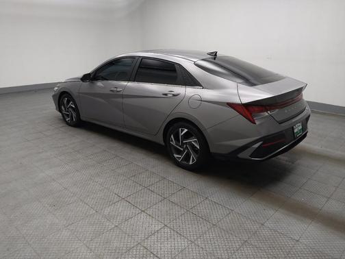 Fluid Metal 2025 Hyundai ELANTRA SEL