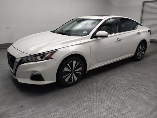 Pearl White Tricoat 2021 Nissan Altima 2.5 SV
