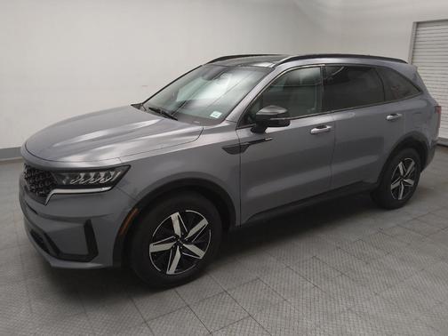 Everlasting Silver 2022 Kia Sorento S