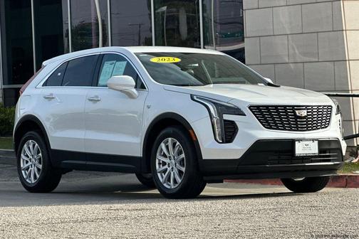 Crystal White Tricoat 2023 Cadillac XT4 Luxury