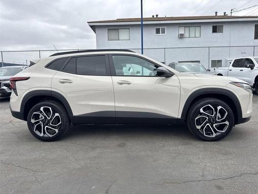 Tan 2026 Chevrolet Trax 2RS