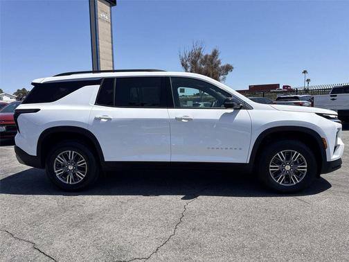 White 2026 Chevrolet Traverse LT