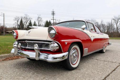 1955 Ford Fairlane Victoria