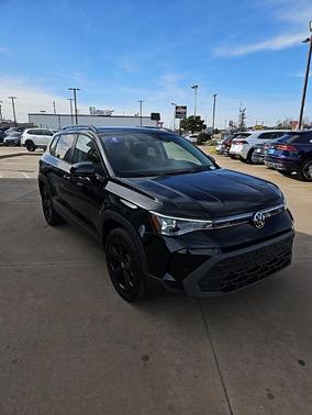 2025 Volkswagen Taos 1.5T SE Black