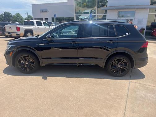 2024 Volkswagen Tiguan 2.0T SE R-Line Black