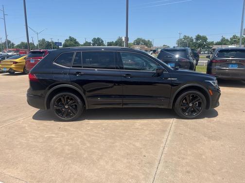 2024 Volkswagen Tiguan 2.0T SE R-Line Black