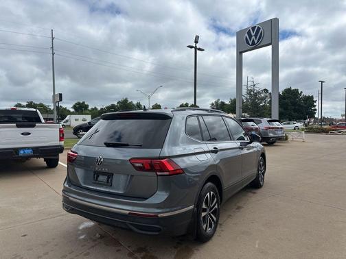 Platinum Gray Metallic 2024 Volkswagen Tiguan 2.0T S